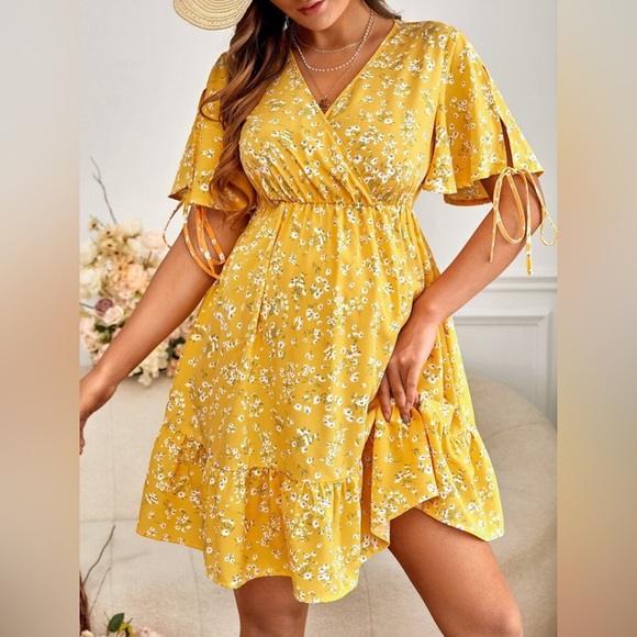 SHEIN Dresses & Skirts - Maternity Ditsy Floral Print Cold Shoulder Butterfly Sleeve Ruffle Hem Dress